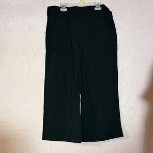 Lululemon Black Capri Bottoms